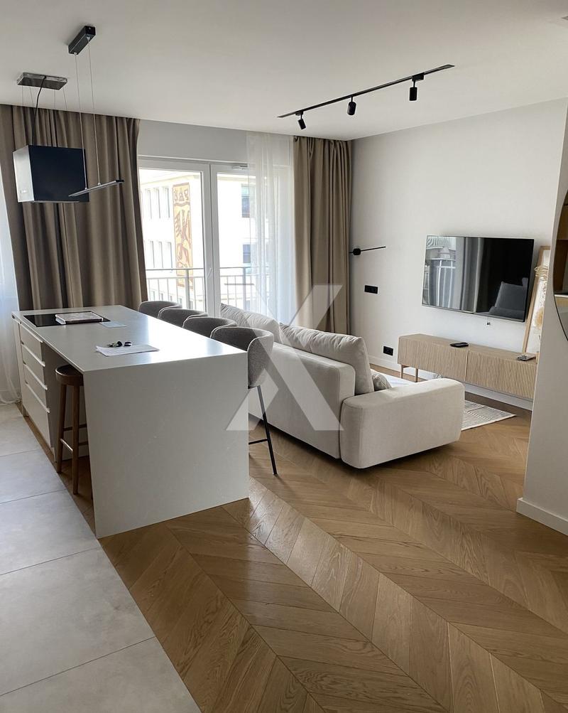 3 pok , wysoki standard, 10m do centrum, balkon , garaż, duży salon